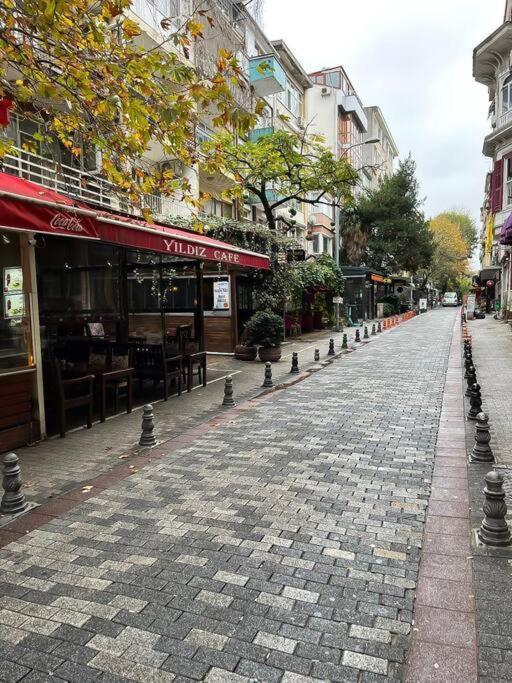 House In The Center Of Kadikoy Apartment Истанбул Екстериор снимка
