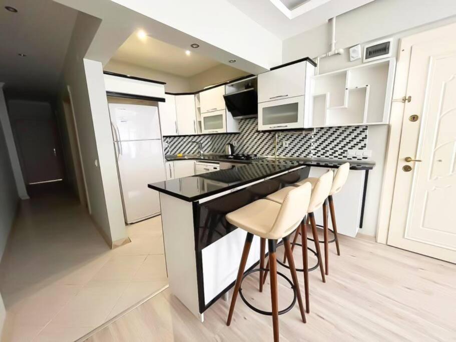 House In The Center Of Kadikoy Apartment Истанбул Екстериор снимка